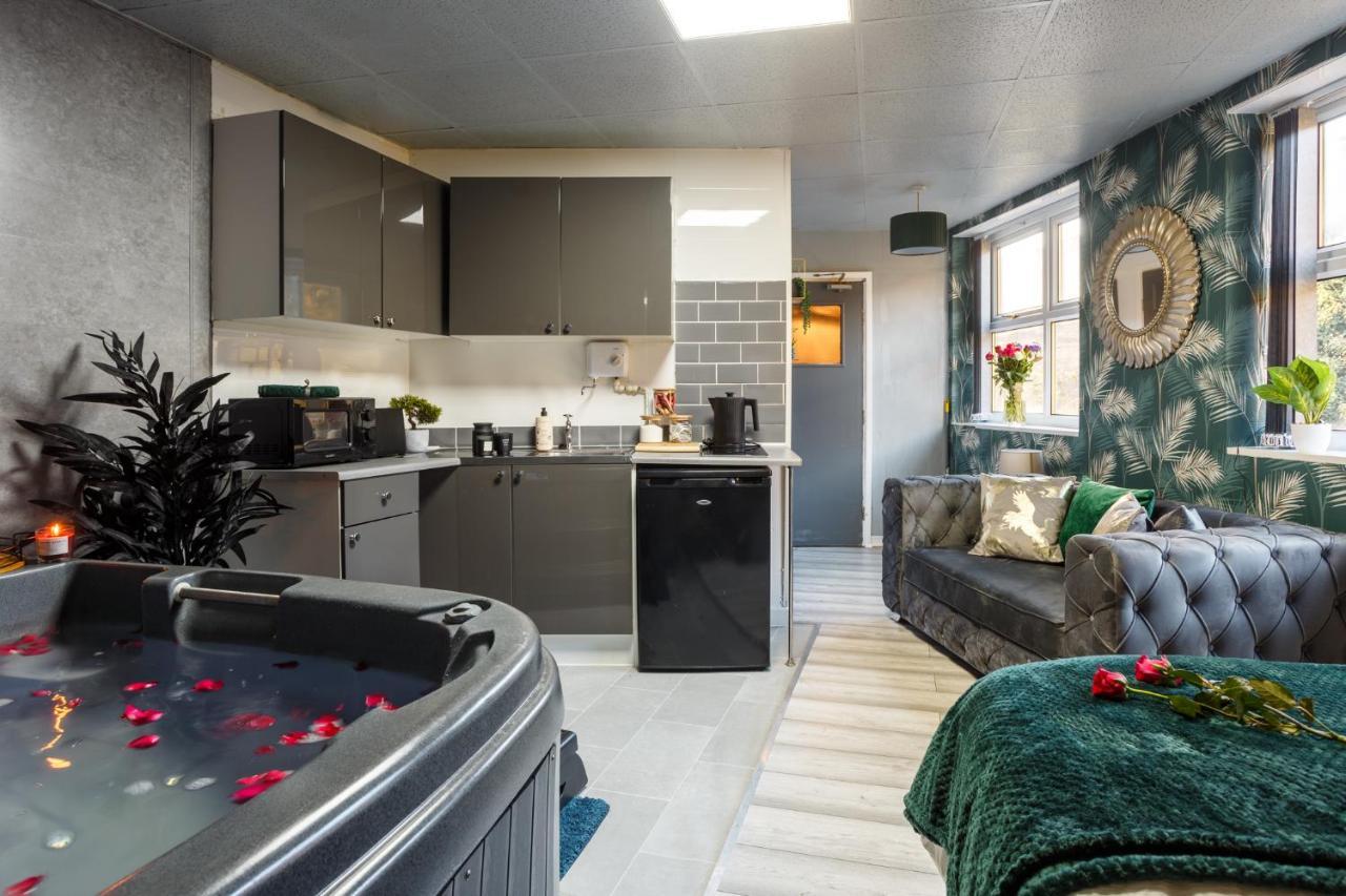 Riverside Studio With Jacuzzi! Sheffield Buitenkant foto