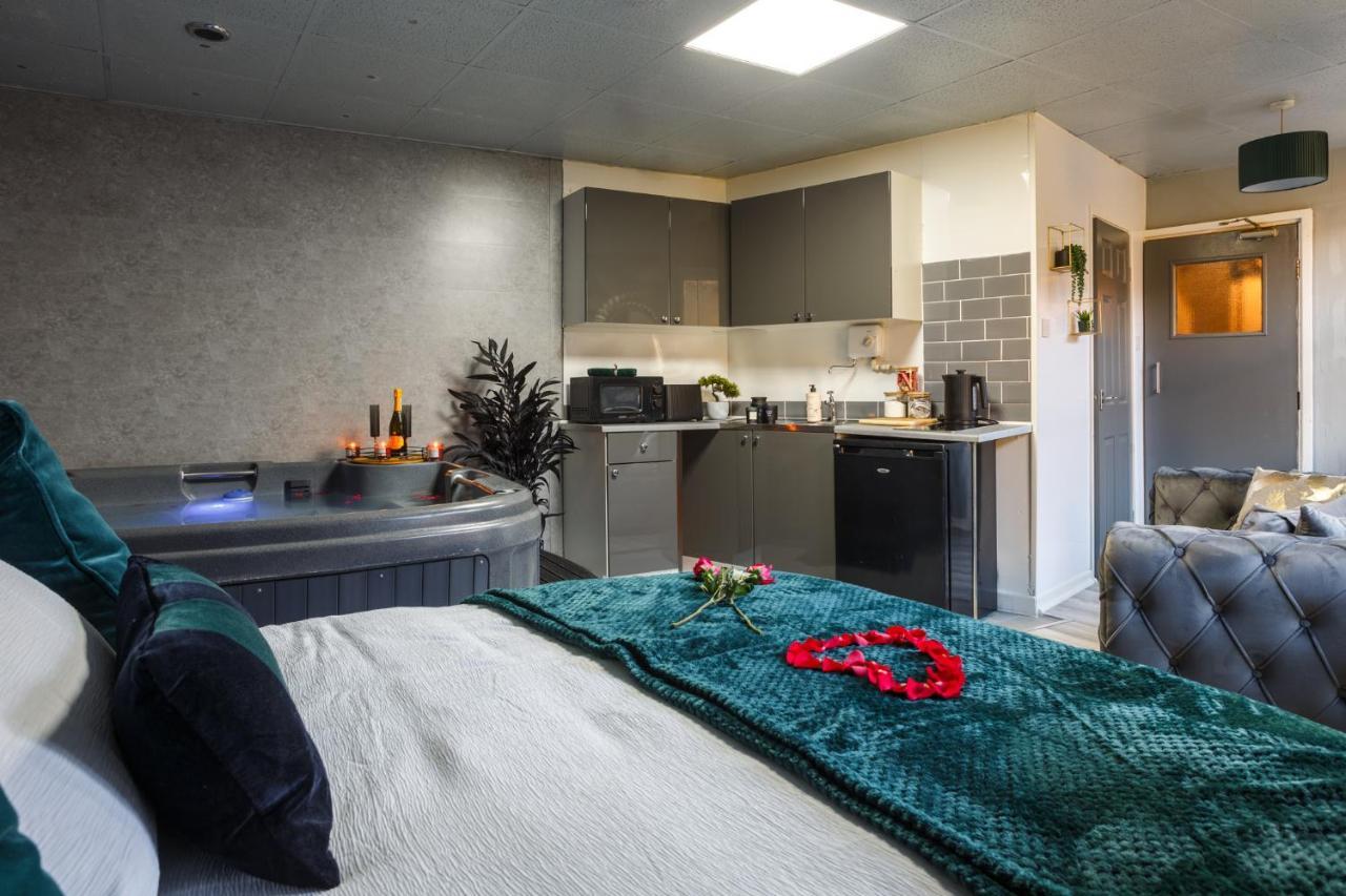 Riverside Studio With Jacuzzi! Sheffield Buitenkant foto