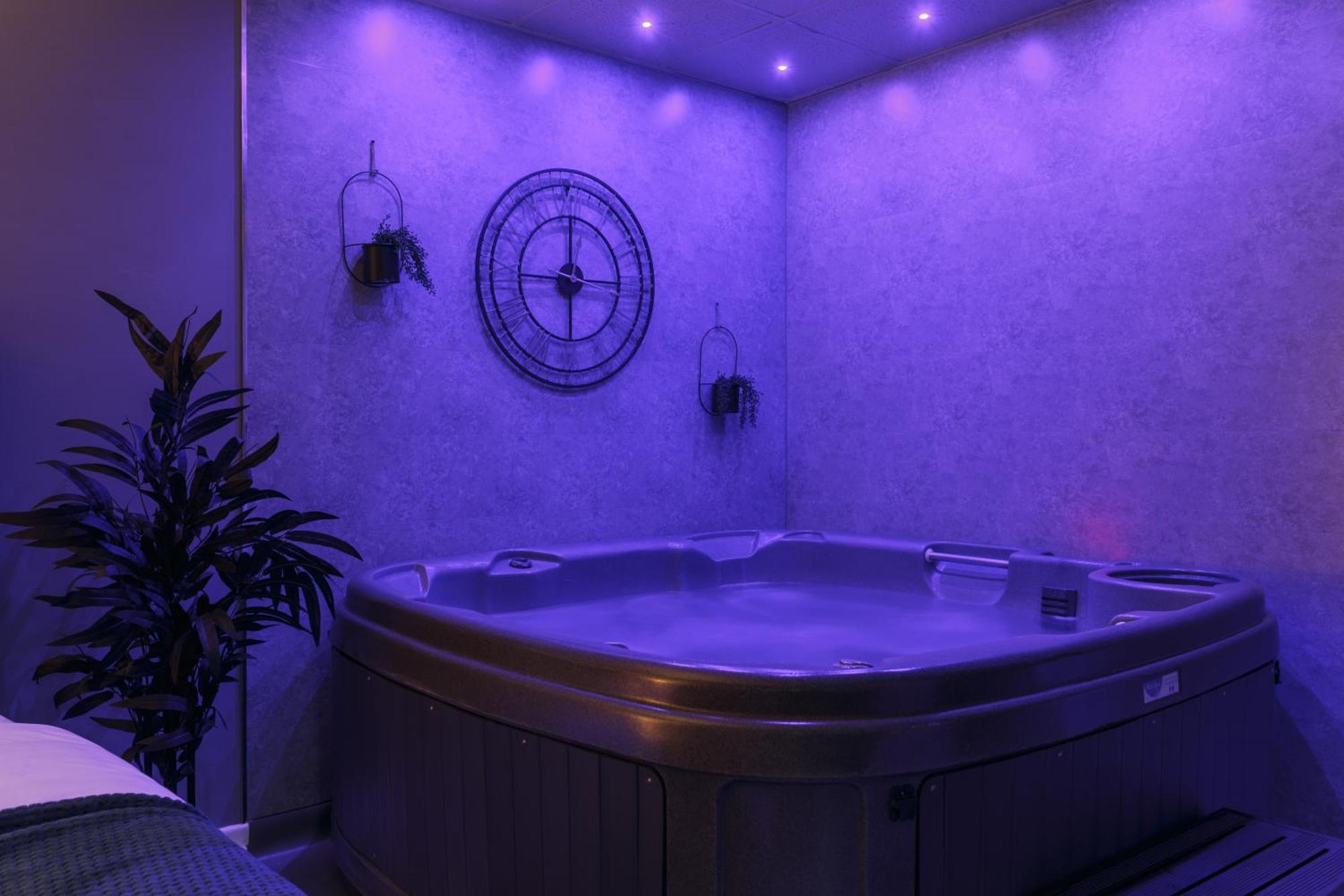 Riverside Studio With Jacuzzi! Sheffield Buitenkant foto